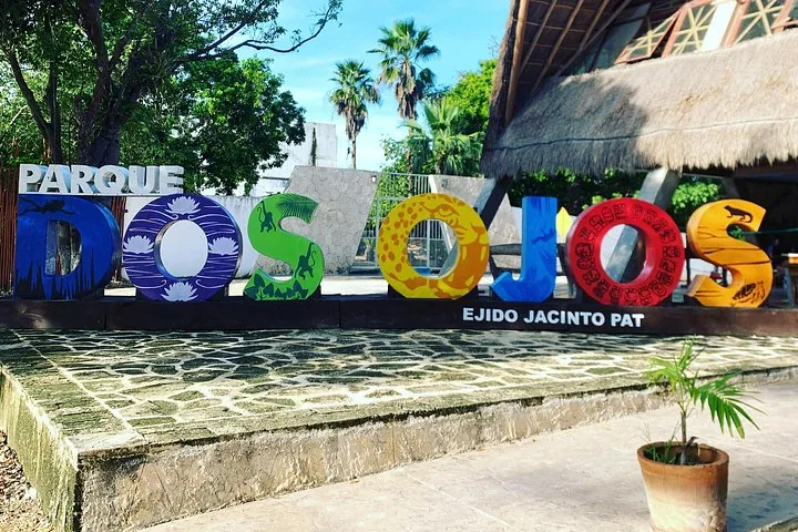 Colorful sign for Parque Dos Ojos near the entrance of the attraction.